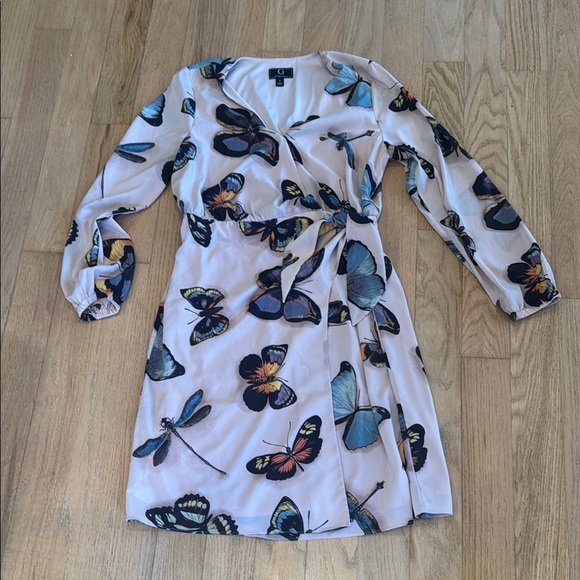 G by Giuliana Dresses & Skirts - G by Guiliana Butterfly Print Wrap Dress women size medium